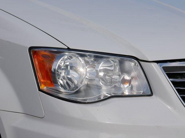 Photo of 2015 Bright White Clearcoat Chrysler Town & Country