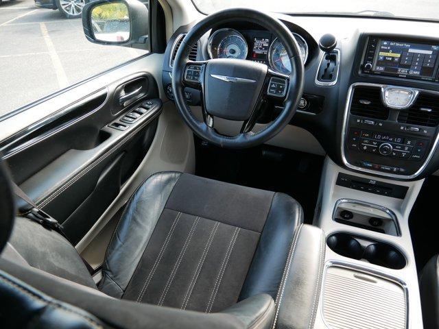 Photo of 2015 Bright White Clearcoat Chrysler Town & Country