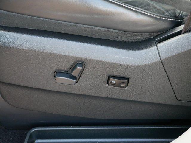 Photo of 2015 Bright White Clearcoat Chrysler Town & Country