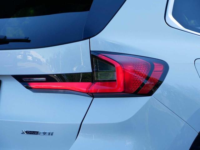 Photo of 2024 Mineral White Metallic BMW X1