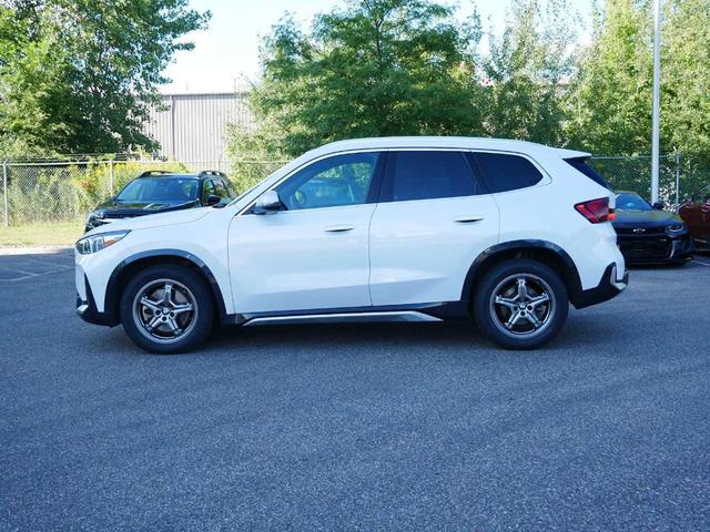 Photo of 2024 Mineral White Metallic BMW X1