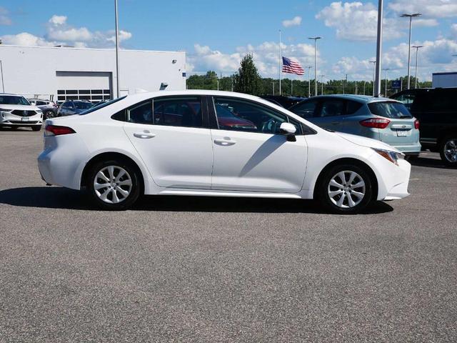 Photo of 2021 Super White Toyota Corolla