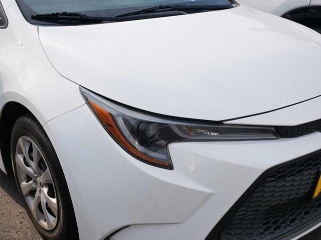 Photo of 2021 Super White Toyota Corolla