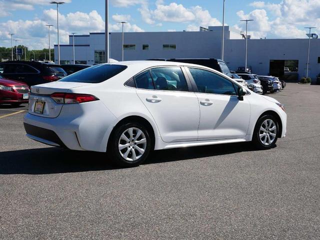 Photo of 2021 Super White Toyota Corolla