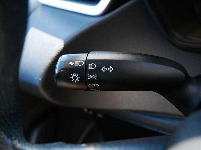 Photo of 2021 Super White Toyota Corolla