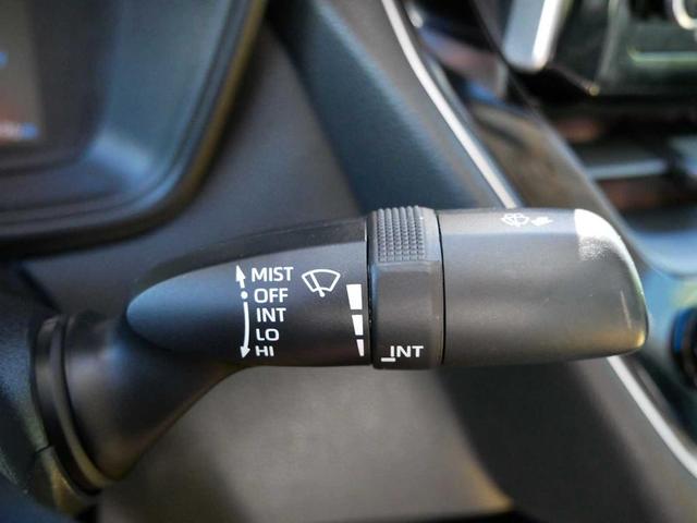 Photo of 2021 Super White Toyota Corolla