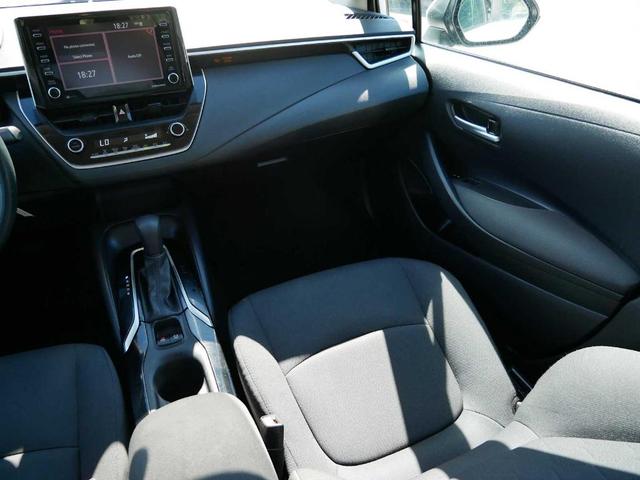 Photo of 2021 Super White Toyota Corolla