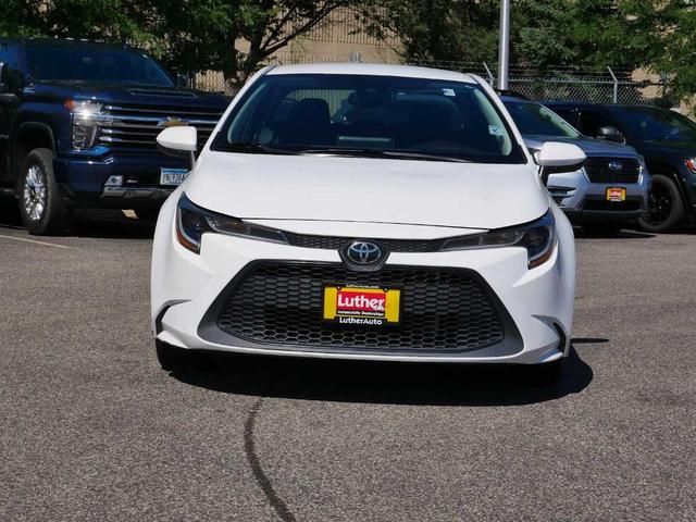 Photo of 2021 Super White Toyota Corolla