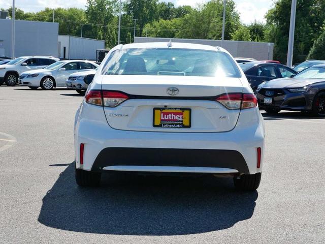 Photo of 2021 Super White Toyota Corolla