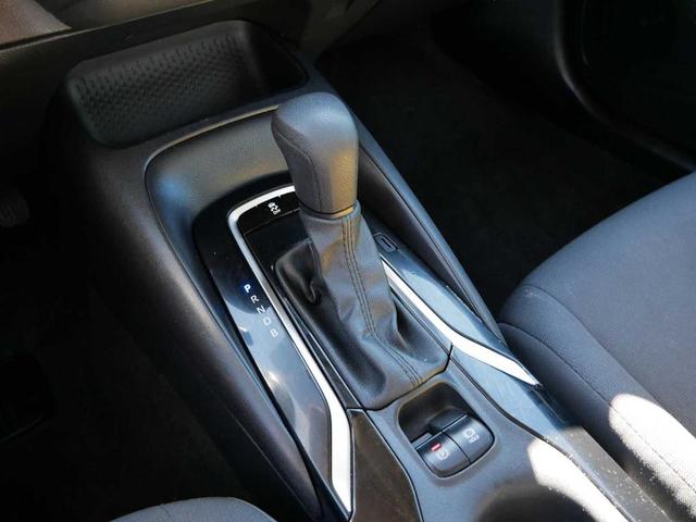 Photo of 2021 Super White Toyota Corolla