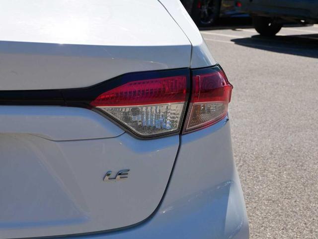 Photo of 2021 Super White Toyota Corolla