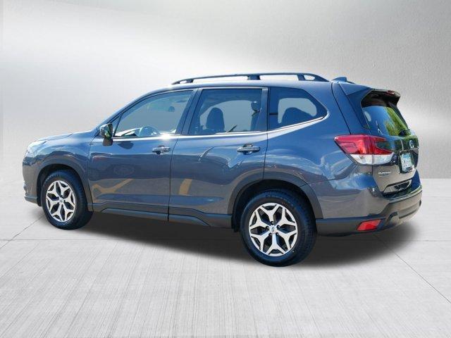 Photo of 2022 Magnetite Gray Metallic Subaru Forester