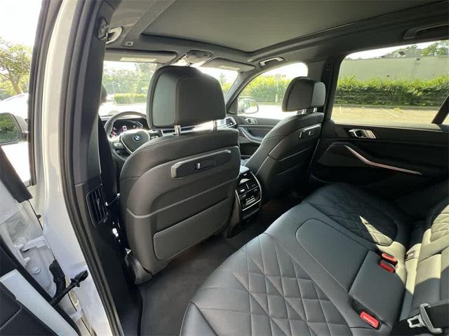 Photo of 2025 Mineral White Metallic BMW X5