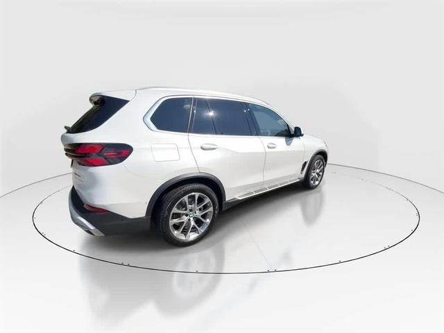Photo of 2025 Mineral White Metallic BMW X5