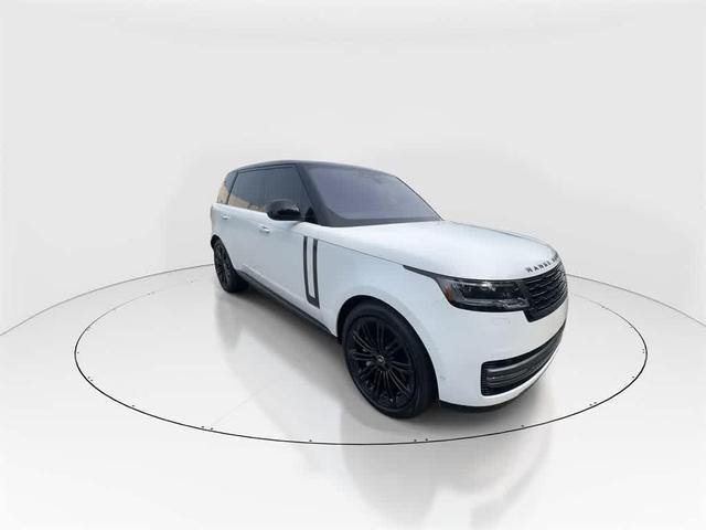 Photo of 2023 White Land Rover Range Rover