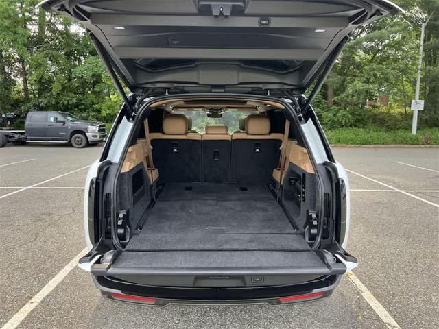 Photo of 2023 White Land Rover Range Rover