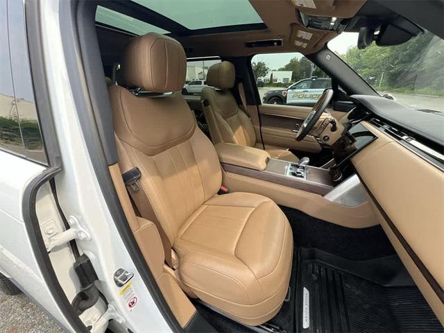 Photo of 2023 White Land Rover Range Rover
