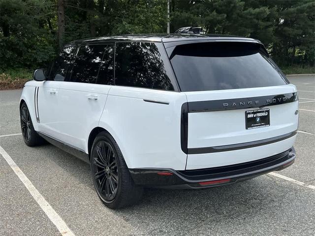Photo of 2023 White Land Rover Range Rover