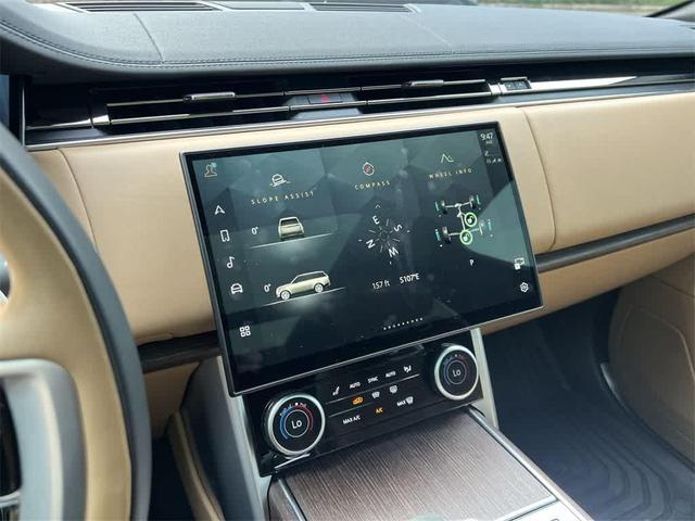 Photo of 2023 White Land Rover Range Rover