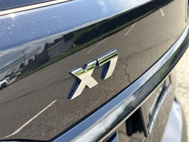 Photo of 2025 Black Sapphire Metallic BMW X7