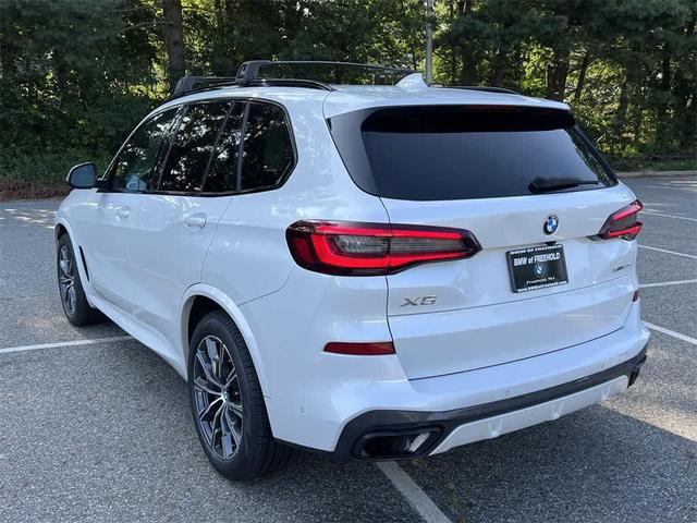 Photo of 2022 Mineral White Metallic BMW X5