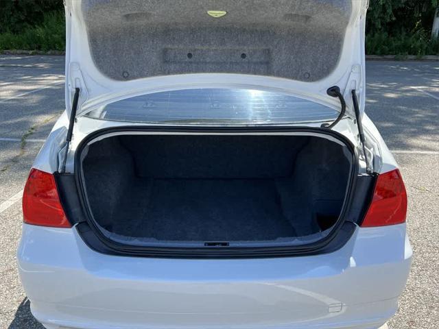 Photo of 2011 Alpine White BMW 328