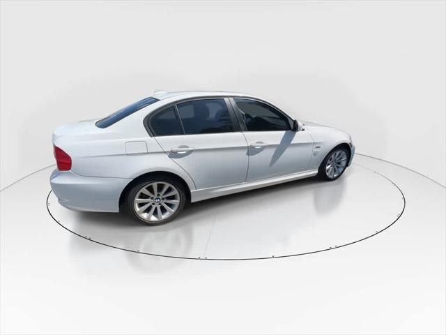 Photo of 2011 Alpine White BMW 328
