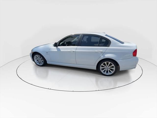 Photo of 2011 Alpine White BMW 328