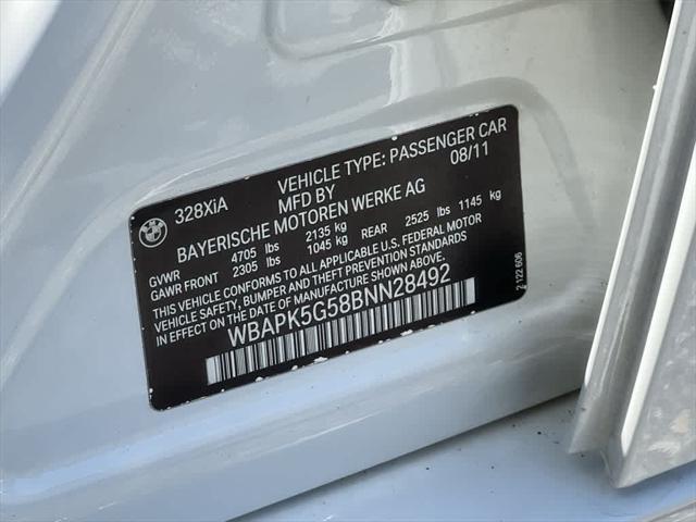 Photo of 2011 Alpine White BMW 328