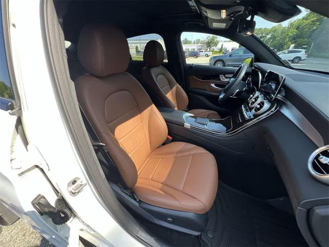 Photo of 2023 Polar White Mercedes-Benz GLC 300