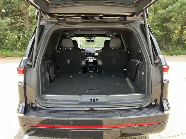 Photo of 2023 INFINITE BLACK Lincoln Navigator