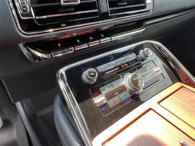 Photo of 2023 INFINITE BLACK Lincoln Navigator