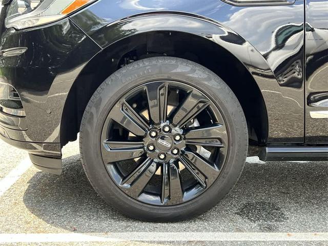 Photo of 2023 INFINITE BLACK Lincoln Navigator