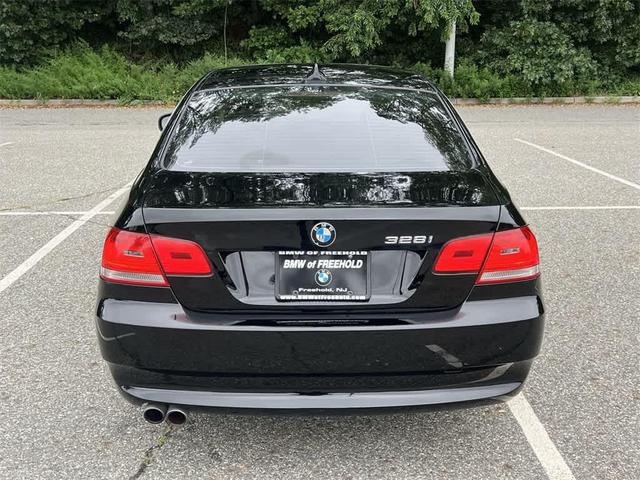 Photo of 2010 Jet Black BMW 328