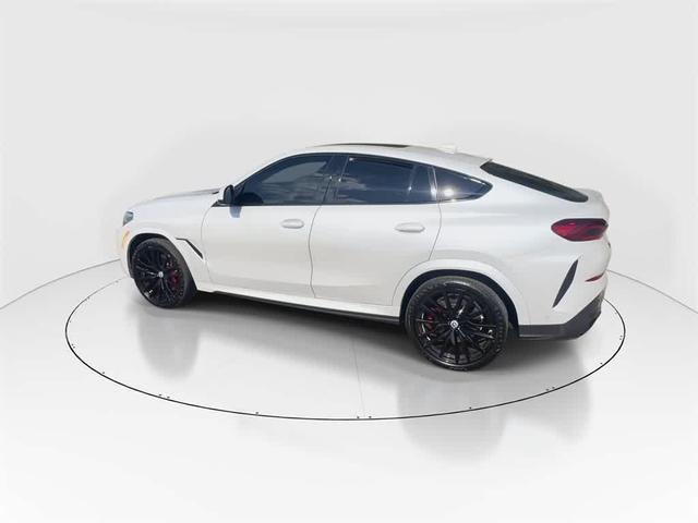 Photo of 2022 Mineral White Metallic BMW X6