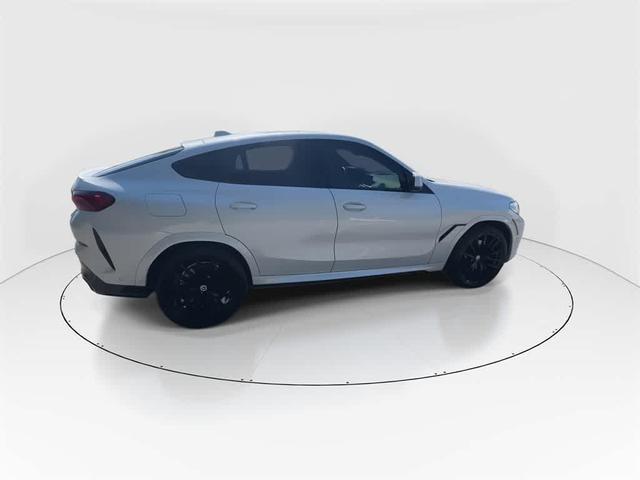 Photo of 2022 Mineral White Metallic BMW X6