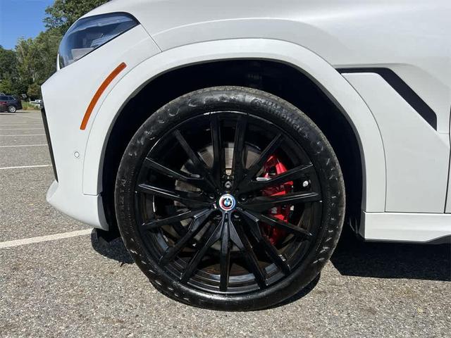 Photo of 2022 Mineral White Metallic BMW X6