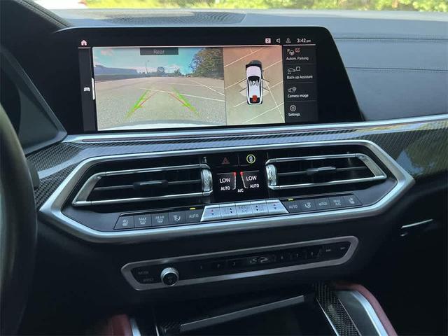 Photo of 2022 Mineral White Metallic BMW X6