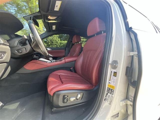 Photo of 2022 Mineral White Metallic BMW X6