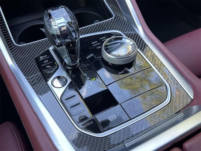 Photo of 2022 Mineral White Metallic BMW X6