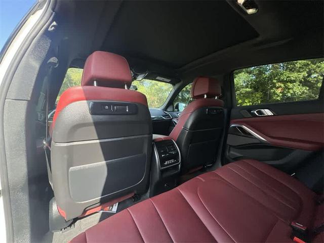 Photo of 2022 Mineral White Metallic BMW X6