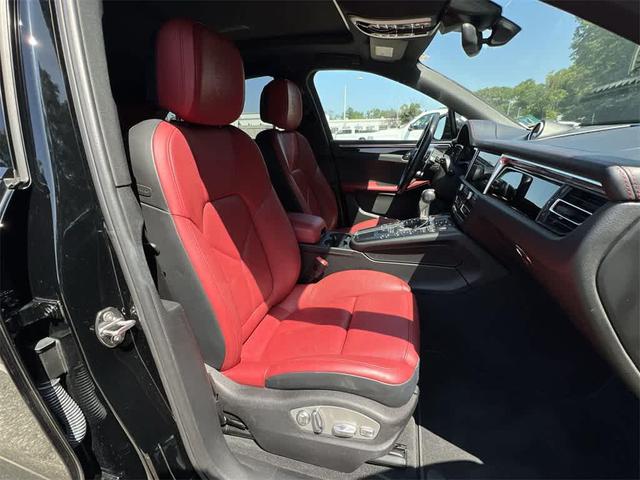 Photo of 2020 Black Porsche Macan