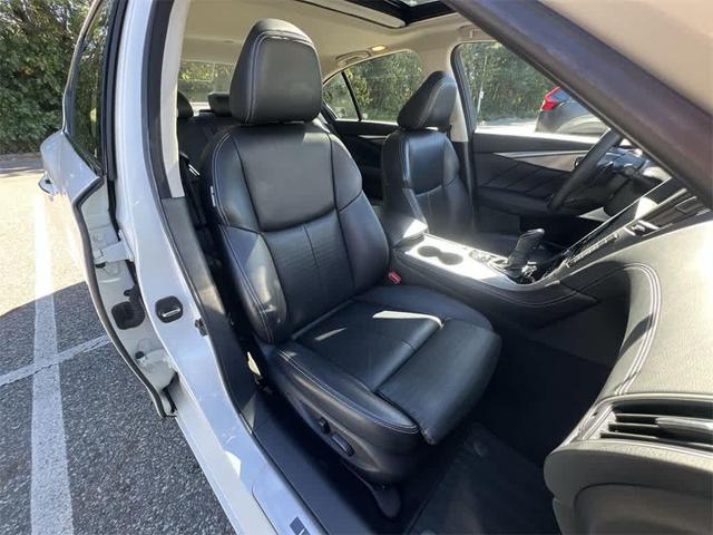 Photo of 2019 Majestic White INFINITI Q50