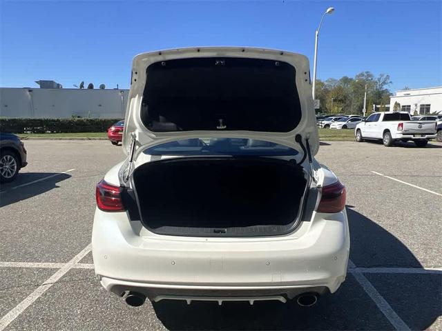 Photo of 2019 Majestic White INFINITI Q50