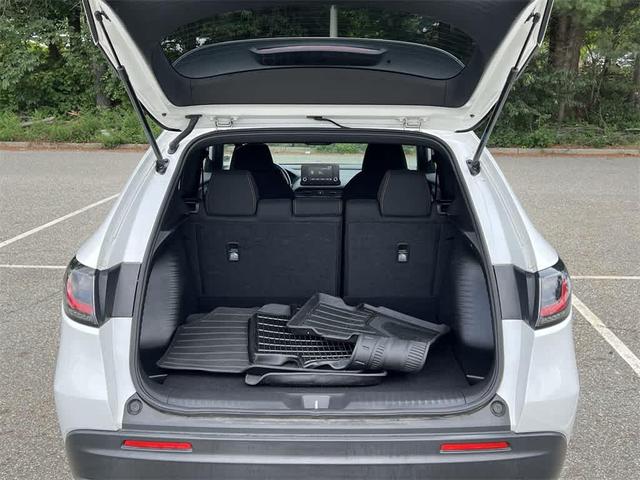 Photo of 2023 Platinum White Pearl Honda HR-V