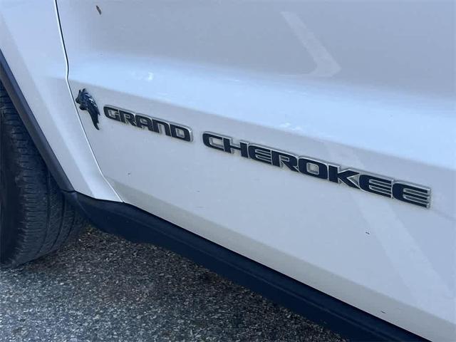 Photo of 2020 Bright White Clearcoat Jeep Grand Cherokee