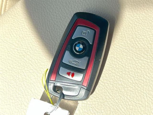 Photo of 2016 Mediterranean Blue Metallic BMW 328