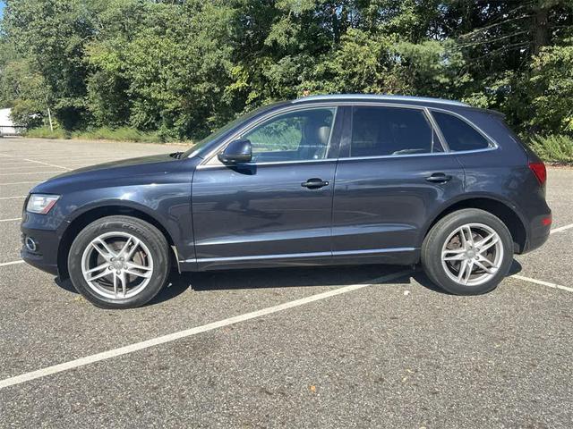 Photo of 2014 Moonlight Blue Metallic Audi Q5