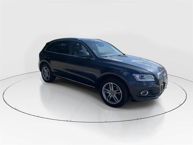 Photo of 2014 Moonlight Blue Metallic Audi Q5