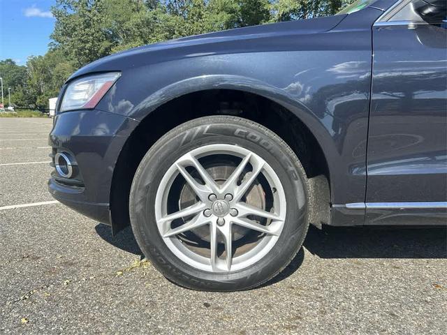 Photo of 2014 Moonlight Blue Metallic Audi Q5
